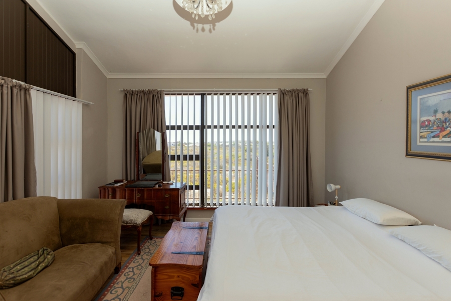 6 Bedroom Property for Sale in Middedorp Western Cape